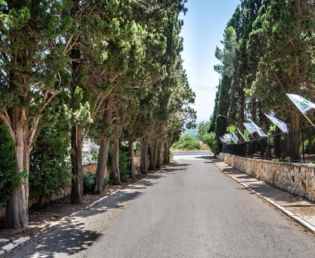 Eden Inn Zikhron Yaakov Bagian luar foto