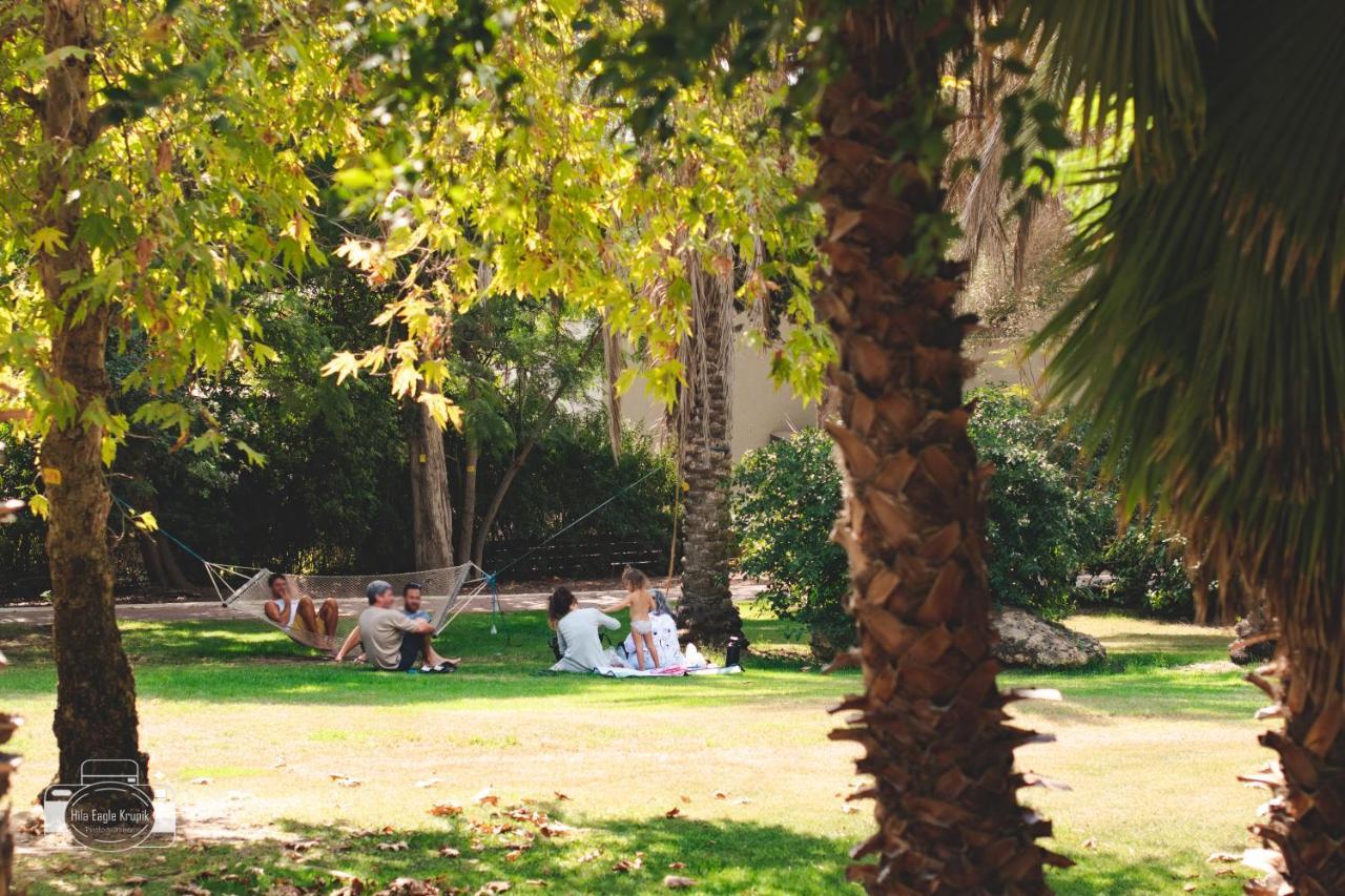 Eden Inn Zikhron Yaakov Bagian luar foto