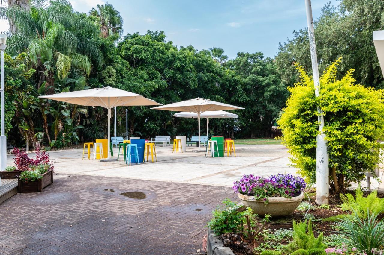 Eden Inn Zikhron Yaakov Bagian luar foto