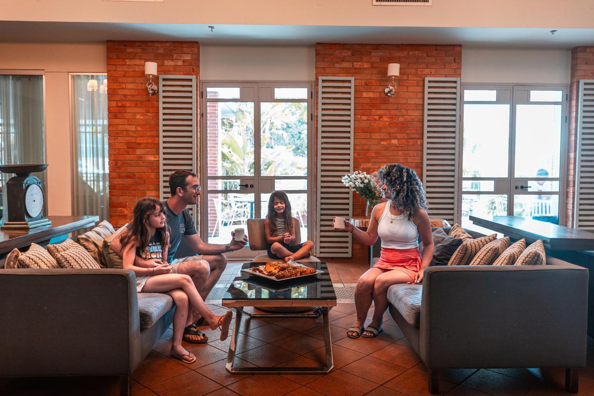 Eden Inn Zikhron Yaakov Bagian luar foto