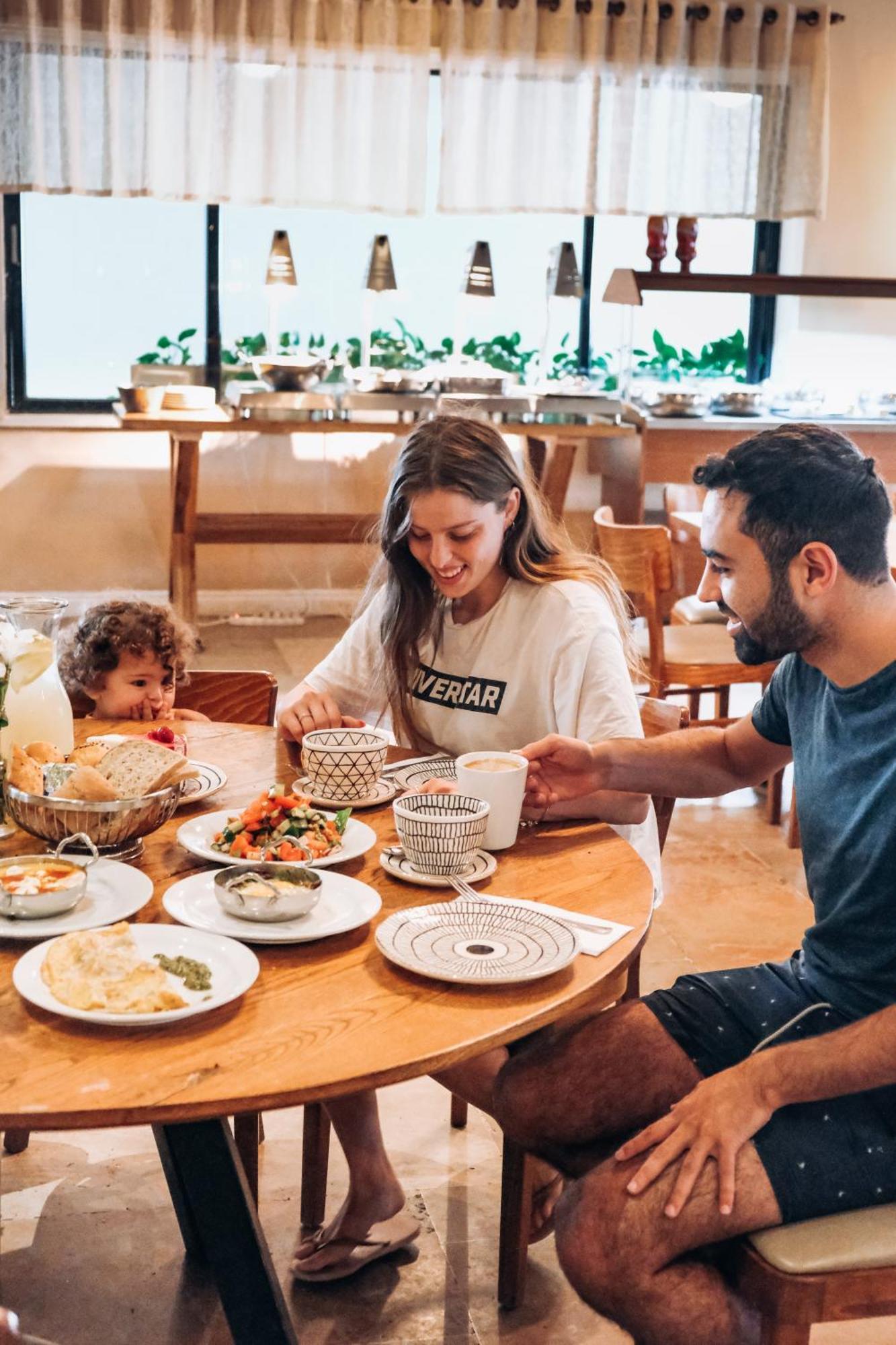 Eden Inn Zikhron Yaakov Bagian luar foto