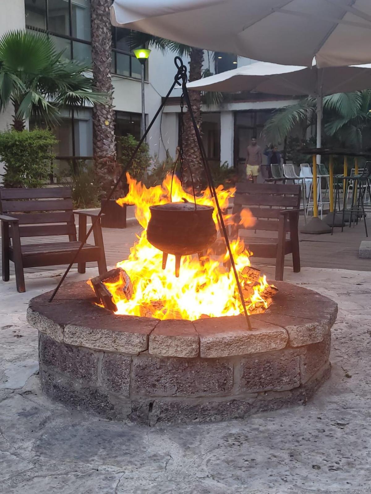 Eden Inn Zikhron Yaakov Bagian luar foto