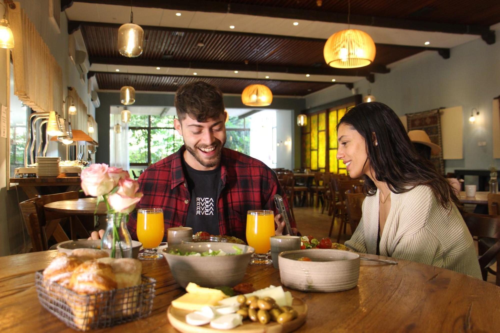 Eden Inn Zikhron Yaakov Bagian luar foto
