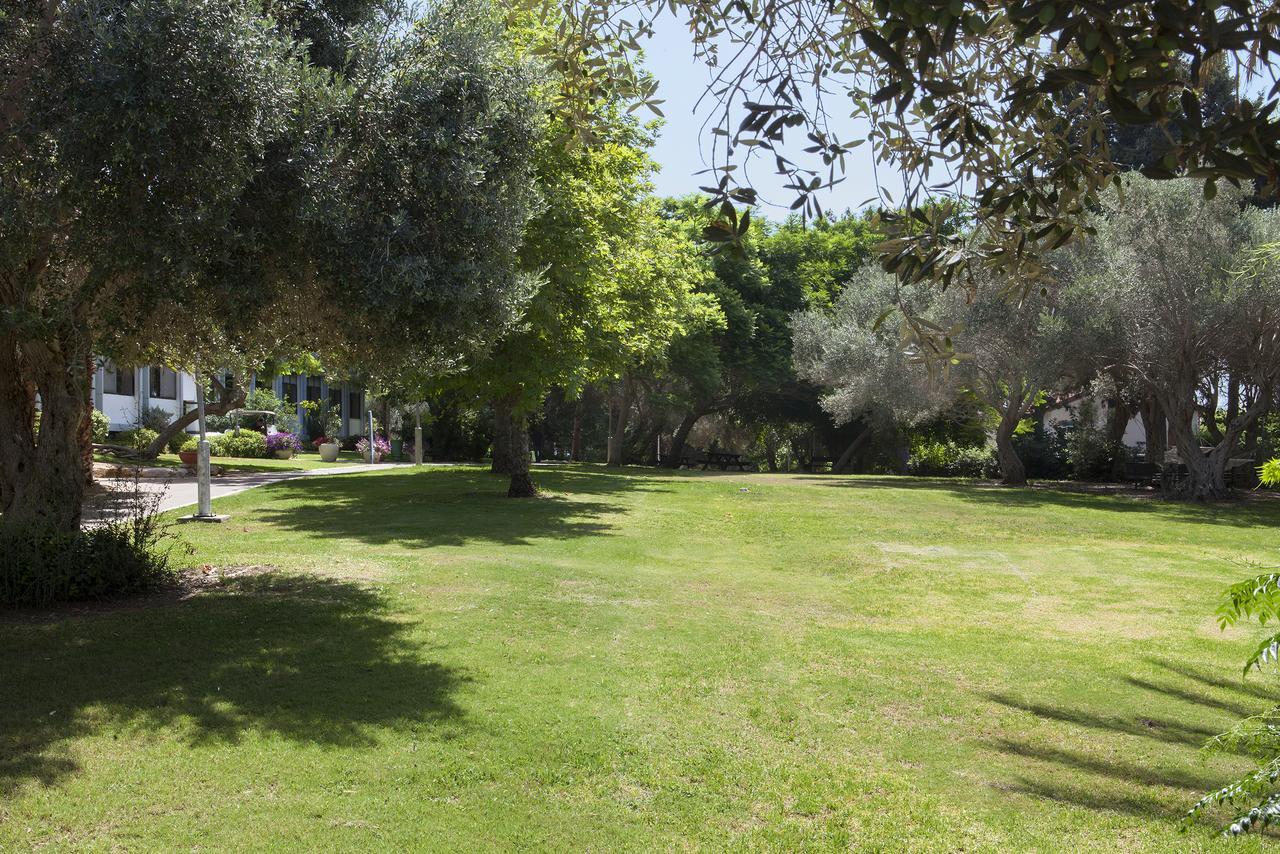 Eden Inn Zikhron Yaakov Bagian luar foto